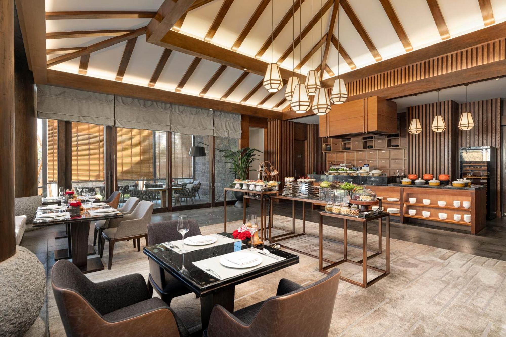 InterContinental Lijiang Ancient Town Resort, an IHG Hotel Buitenkant foto
