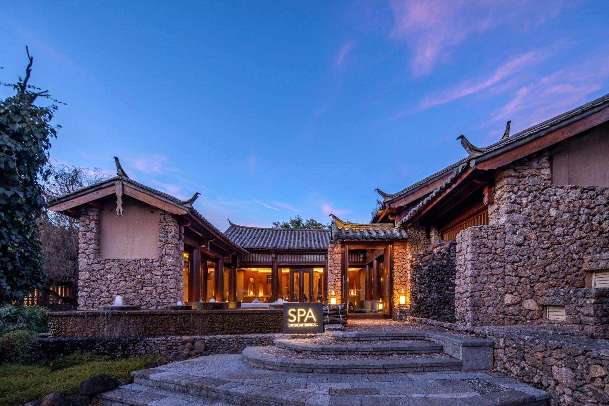 InterContinental Lijiang Ancient Town Resort, an IHG Hotel Buitenkant foto