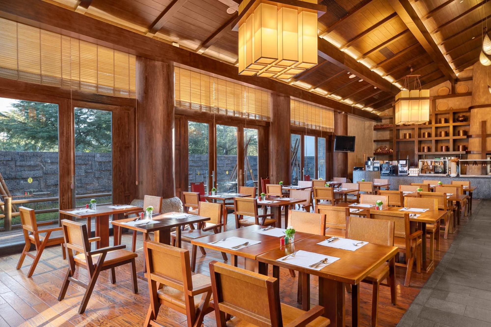 InterContinental Lijiang Ancient Town Resort, an IHG Hotel Buitenkant foto