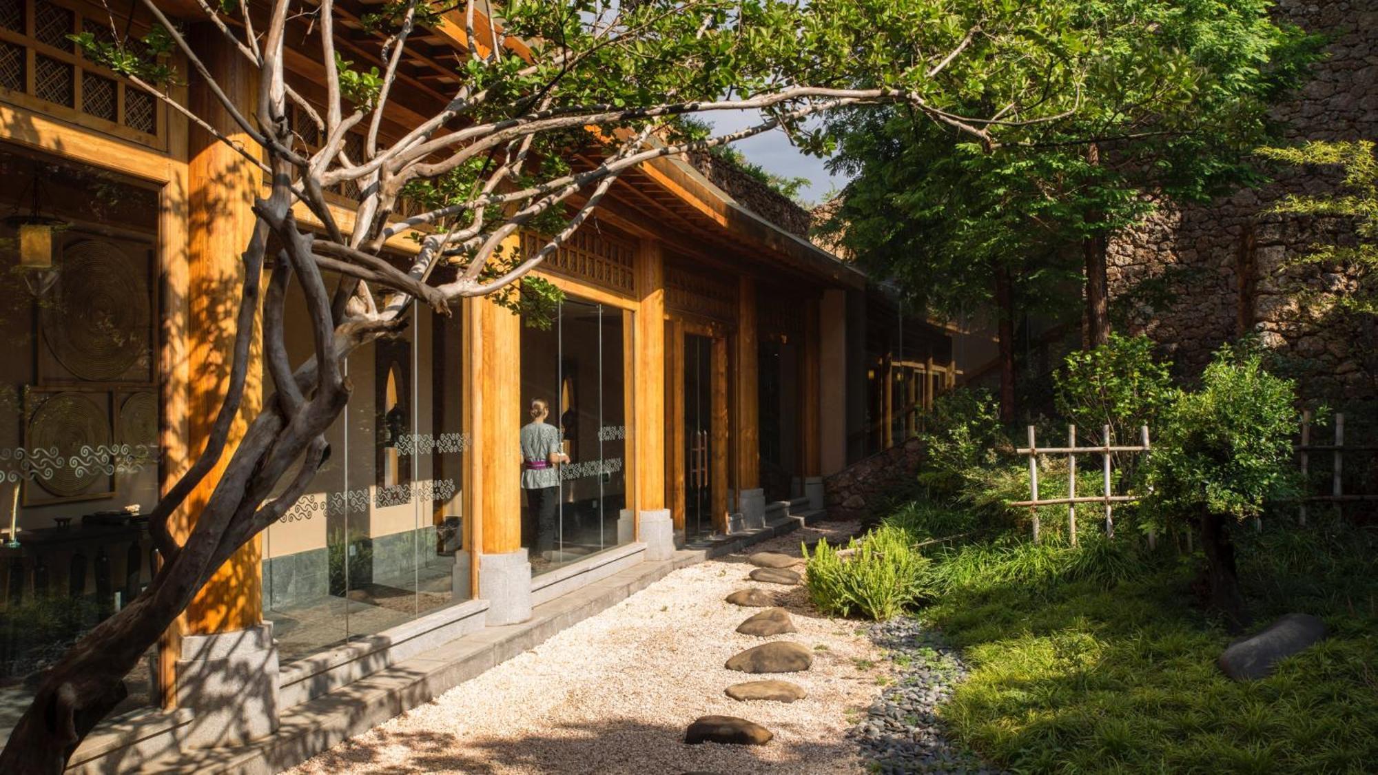 InterContinental Lijiang Ancient Town Resort, an IHG Hotel Buitenkant foto